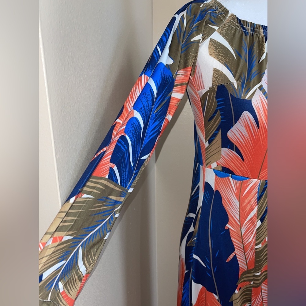 Women’s Beach Casual Dress Size Medium Floral Leaves Vibrant Color 2 Front Slits - Picture 4 of 8